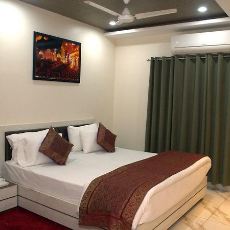 Hotel Tamilnadu Kashi Varanasi Bagian luar foto