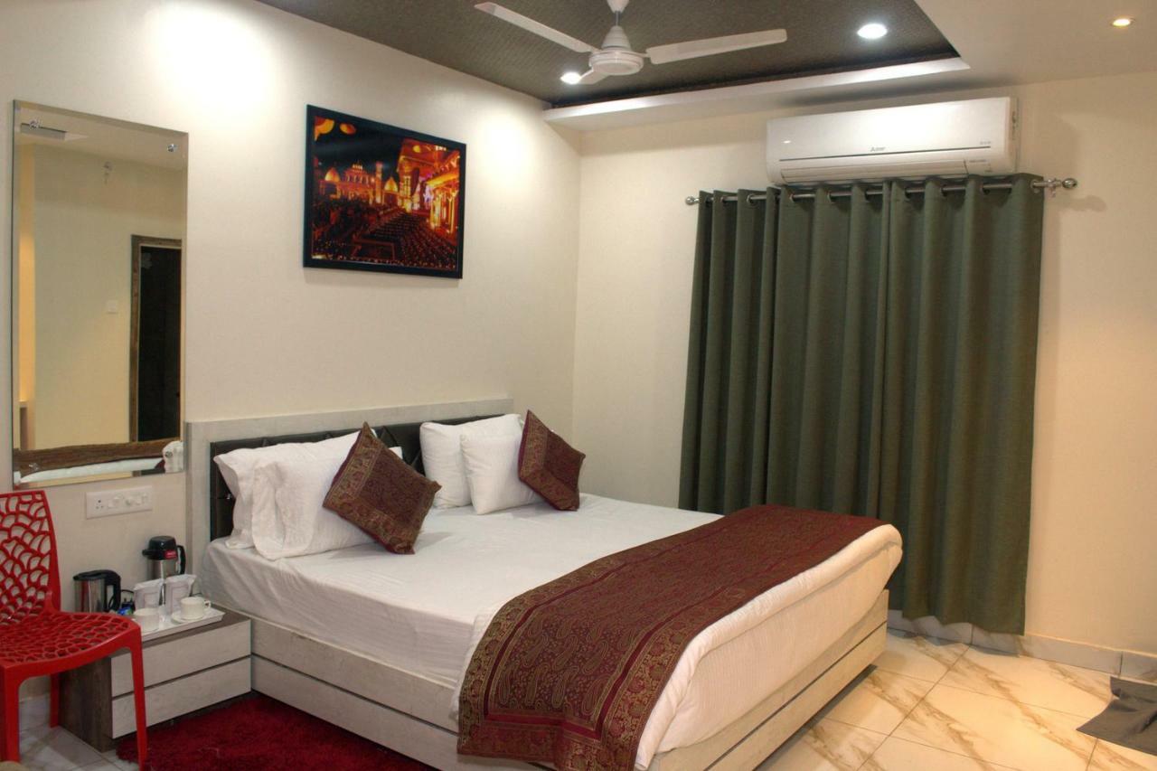Hotel Tamilnadu Kashi Varanasi Bagian luar foto
