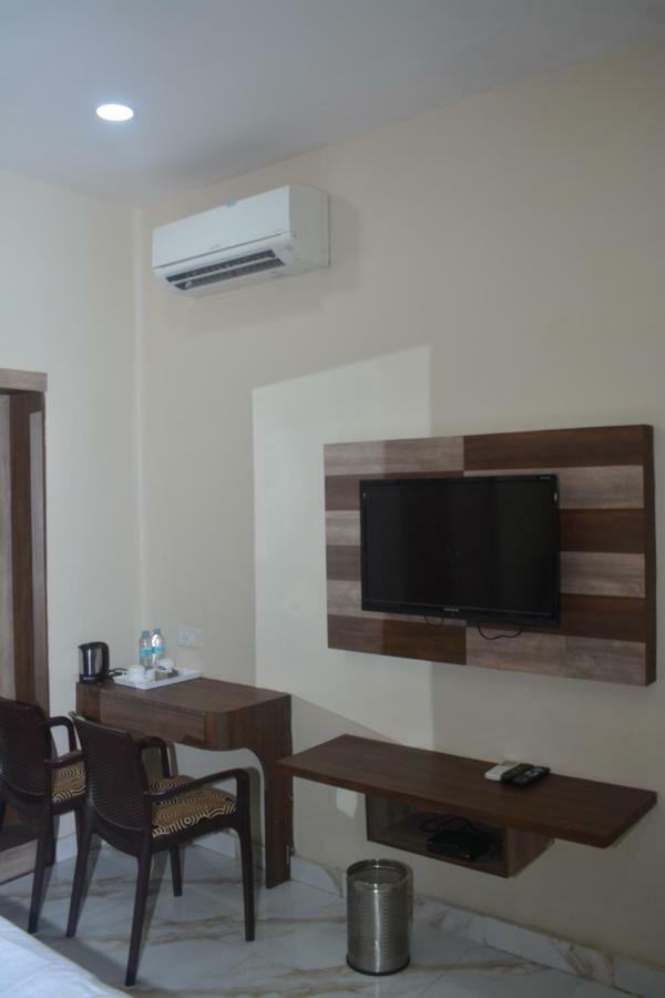 Hotel Tamilnadu Kashi Varanasi Bagian luar foto