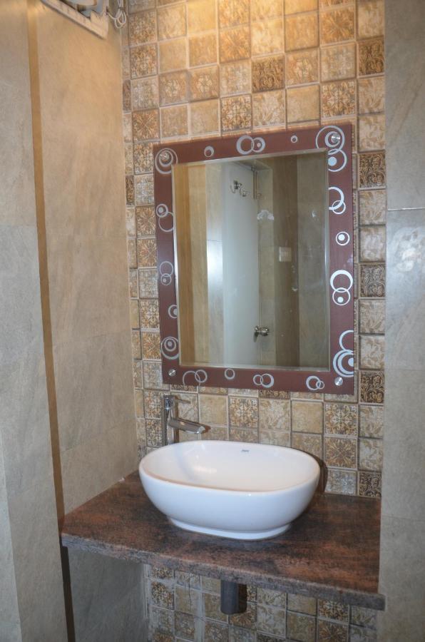 Hotel Tamilnadu Kashi Varanasi Bagian luar foto